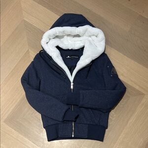 Moose Knuckles Kids Navy Hooded Puffer with White Sherpa